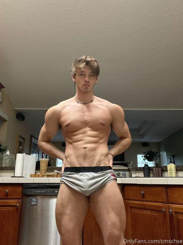 Throwback to when I was bulking, ignore my face :( I just wo..