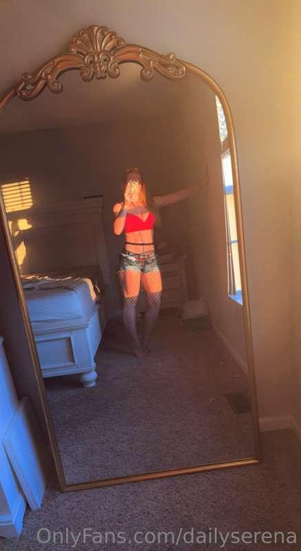Fishnet tights + ass + nipples = Cum get me. 💋

(Also, the l..