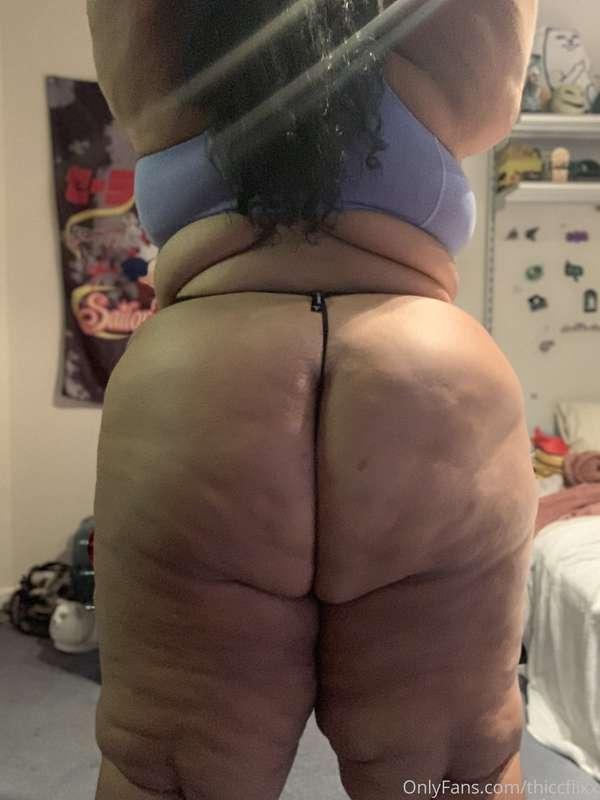I think these panties are a bit thin 👀