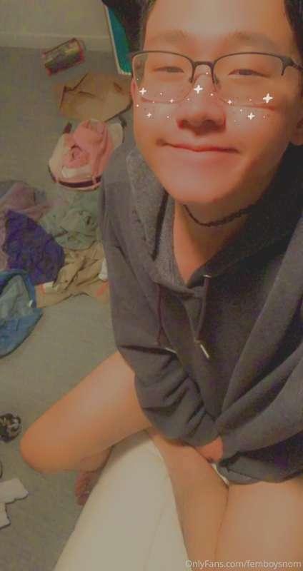 Ya boi is single and kinda sad now. Wassa