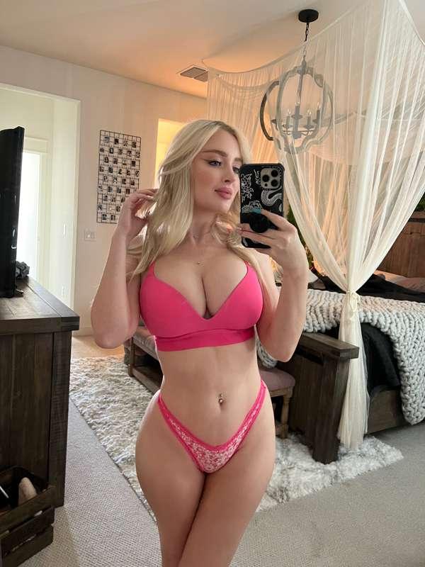 front or back? 💕

or if you’re on @kristenlanae the landing ..