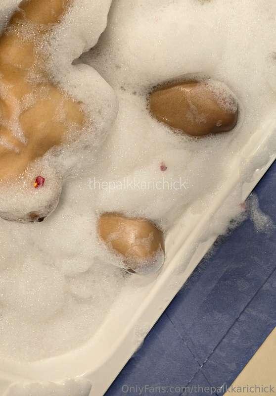 The bath tub, soapy bubbly water and me 🫧❤️! 5/21