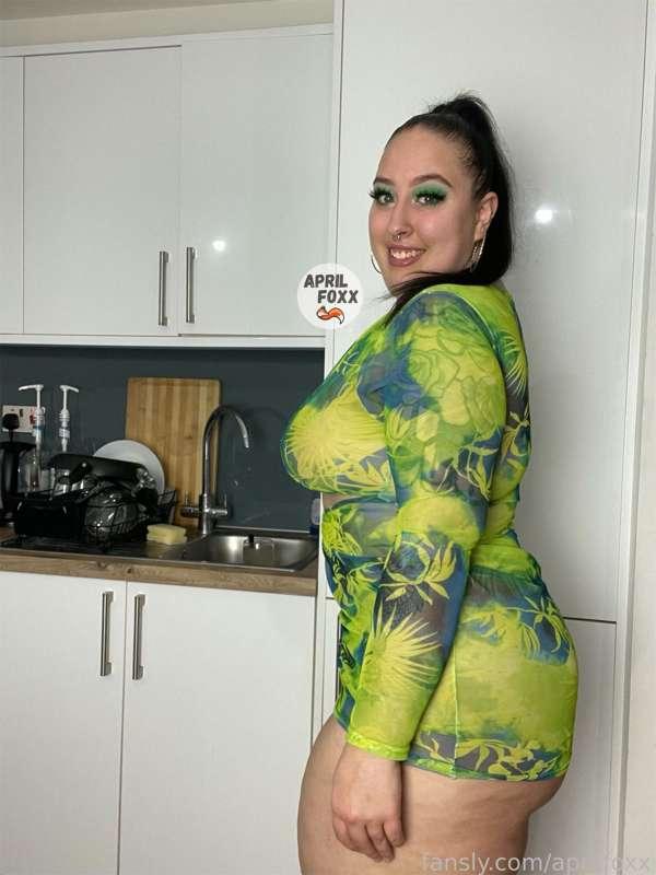 This dress is too short😏