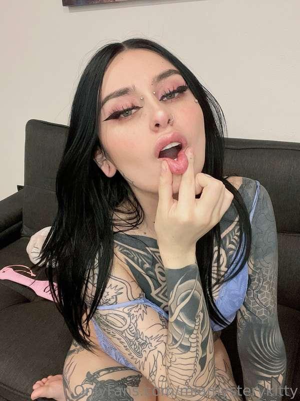## Are you dreaming of my kisses? 💕