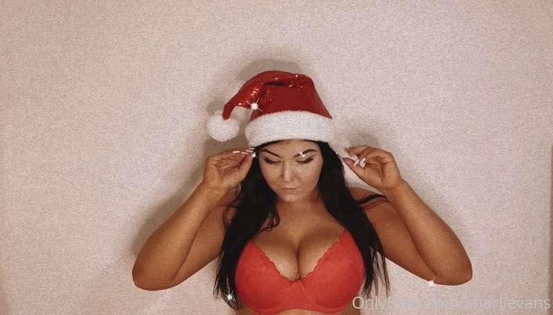 merry christmas what did you get me 👉🏼👈🏼