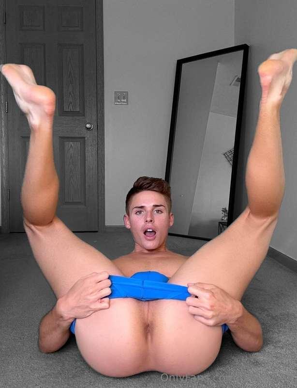 Look at the size of that ASSSS!!! 🍑🍑🍑😈😈😈 @TylerRush The most..