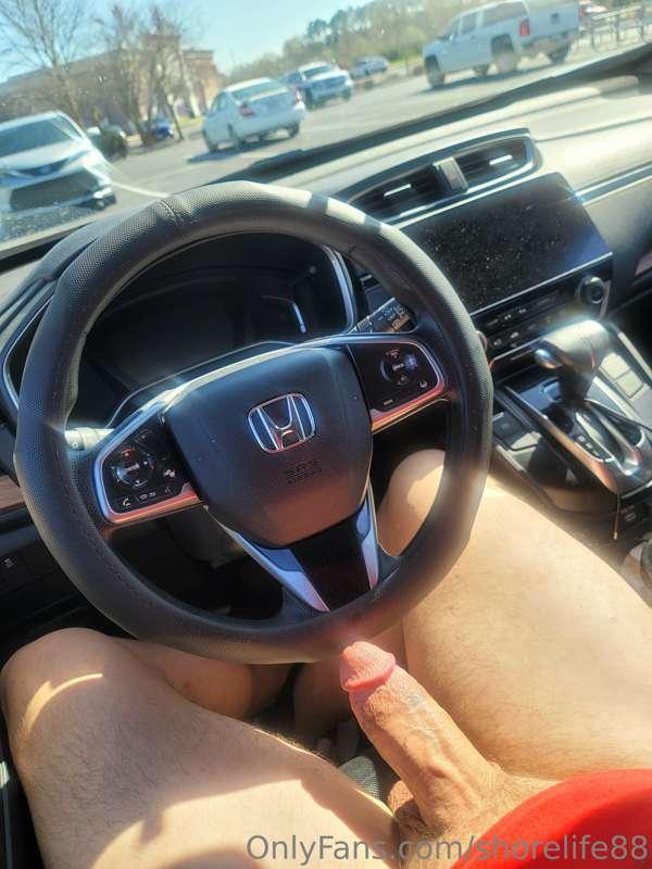 I get so horny when the sun is shining 🌞 2nd load of the day..