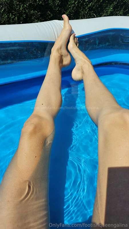 Took these pics the day before my new pedi appointment. Woul..