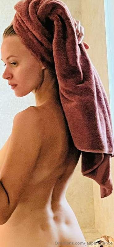 🔥 nudes 🔥  

just out of the shower after a long day at the ..