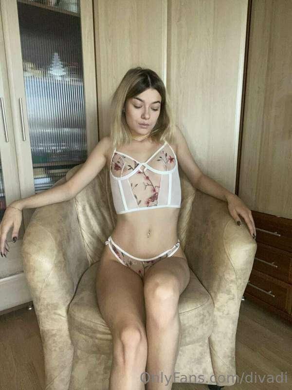 I want to sit in that chair on a man's lap😉😉 who can give me..