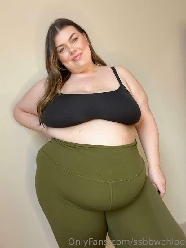 These leggings were a tiiight stretch to get over my fat ass..
