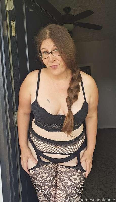 Are you coming inside to take me on my bed while hubby works, or do you want me outside on the deck?

#lingerie #bra #underwear #fishnet #stockings #braids #glasses #milf #pawg #outdoors