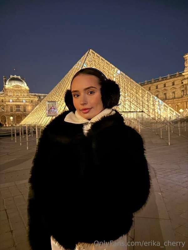 The Louvre looks beautiful at any time, day or night ✨