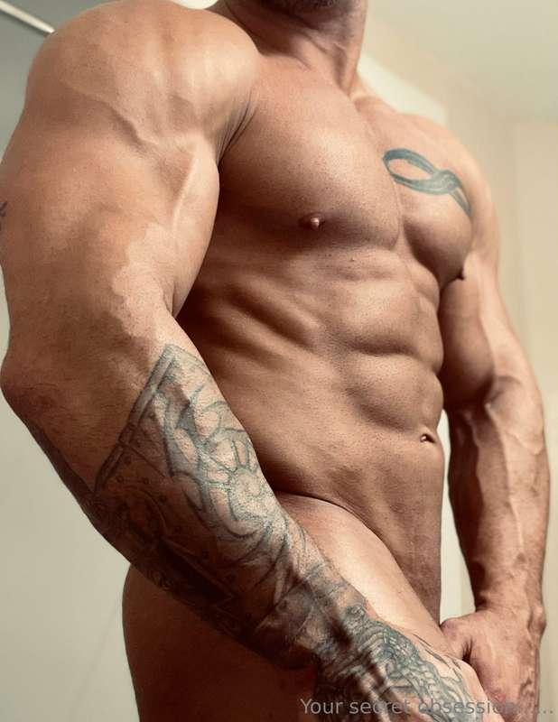 Wanted, dead or alive 😉 . Buy this pic to see it from the fr..