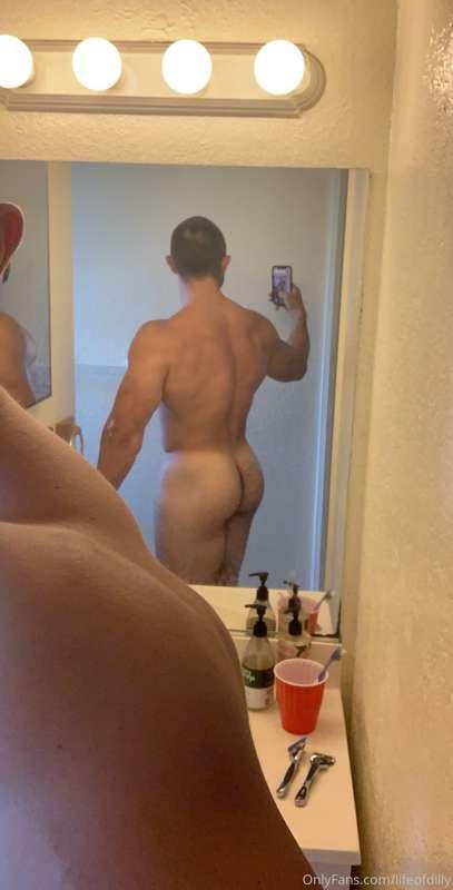 A little Tuesday post workout shot for ya (: