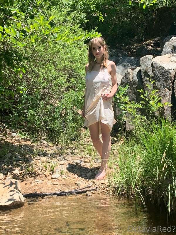 Down by the river photo set🖤🌹