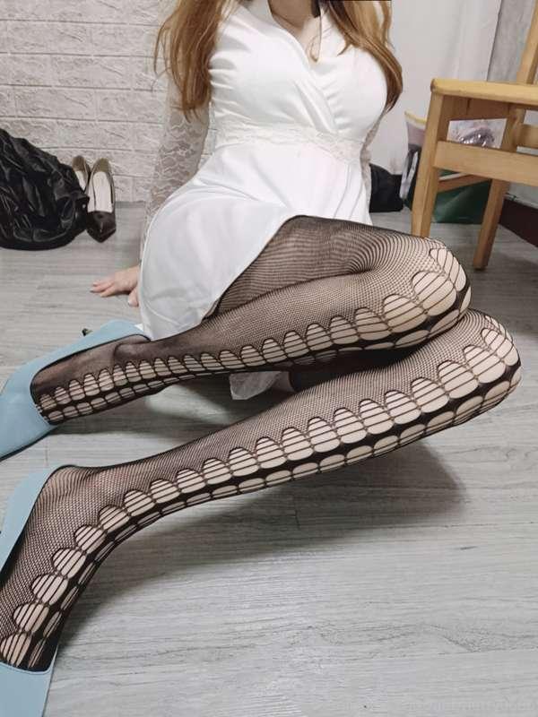 Do you want to put your hands on my ass and push me hard?
你想..