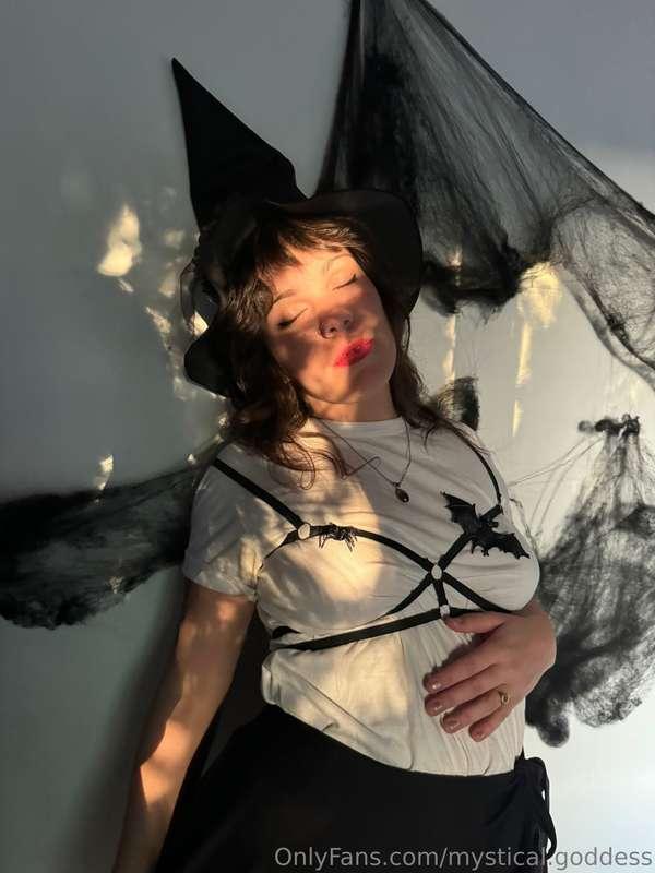 This witch is here to make your dreams come true 🔮💦