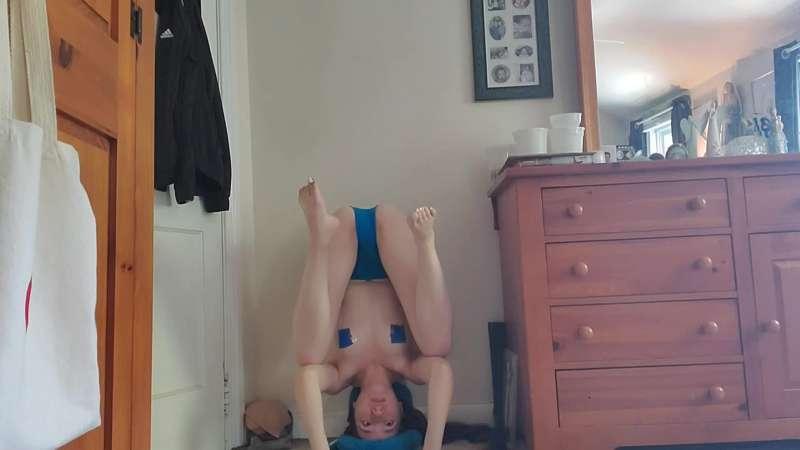 Tripod headstand 