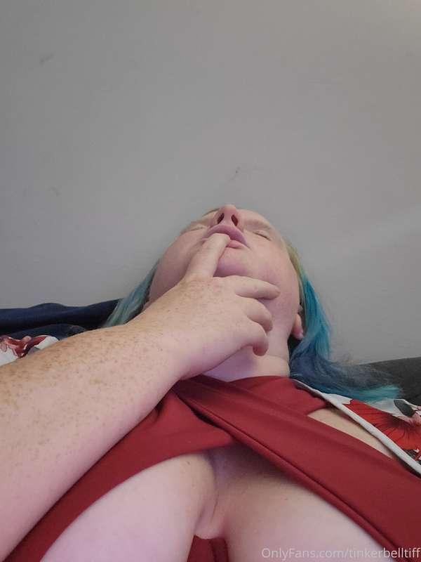 I wish this was your hand!! 🥵