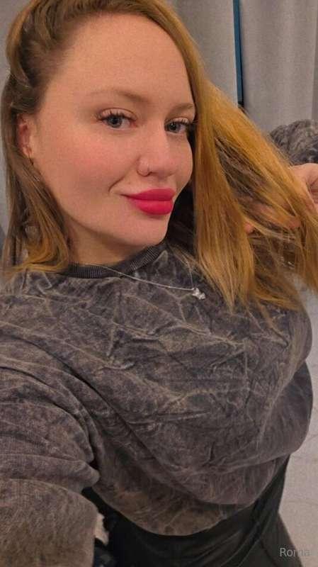 heyy. wanna see those ass like peaches? 🍑