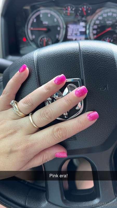 Would these fresh pink nails look good wrapped around you 🍆