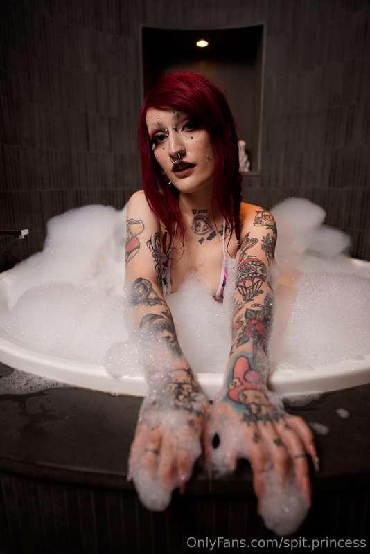 ITS MY BIRTHDAY!!!! Message me how old you think I am andIf ..