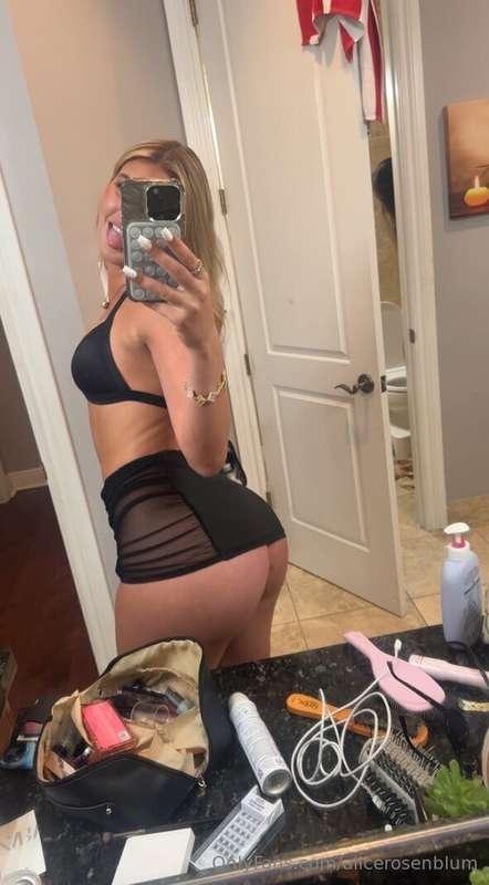 the type of pics you'd get if u were w me 👅 