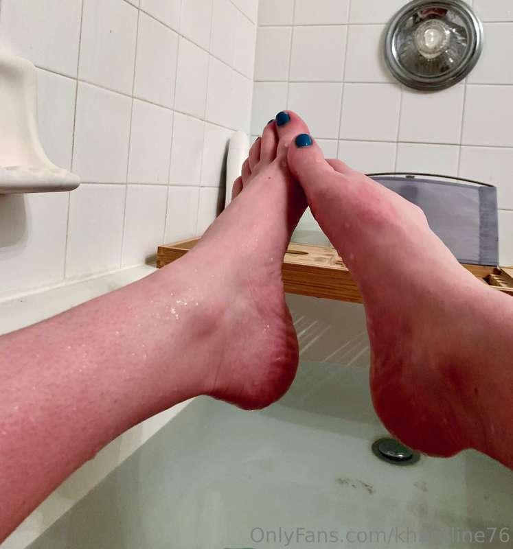 🦶FOOT-FETISH-FRIDAY🦶

Some wrinkled soles for my foot fans!