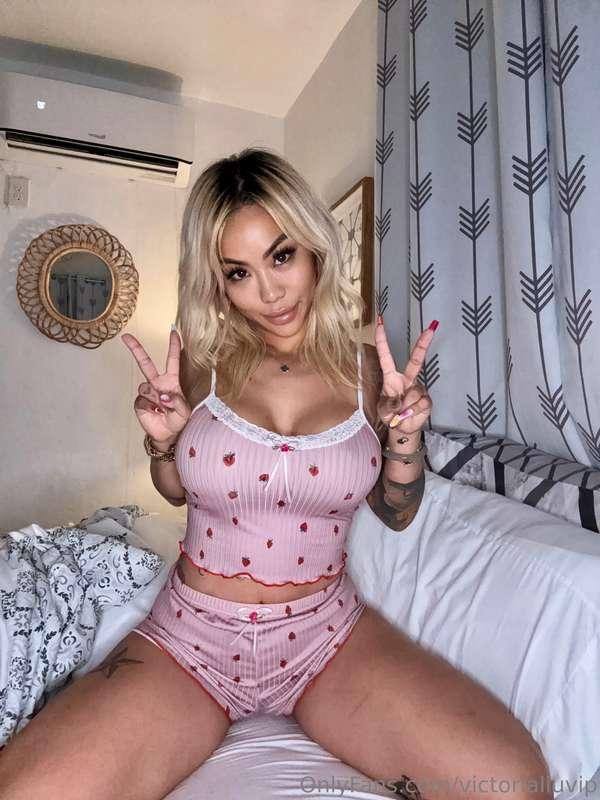 All I need this Valentine’s Day is someone to make me cum ov..