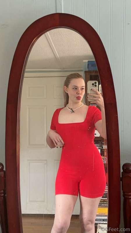 I wear red to remind you who owns your attention 🔥