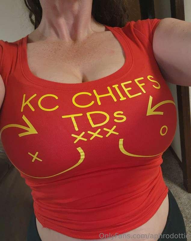 TGIF!!! Last Red Friday of the season!!! ❤️🏈💛 Let's fucking ..