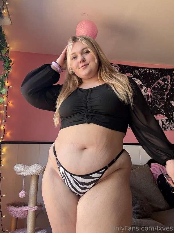 there’s ass guys, there’s tit guys.. but where are my belly ..