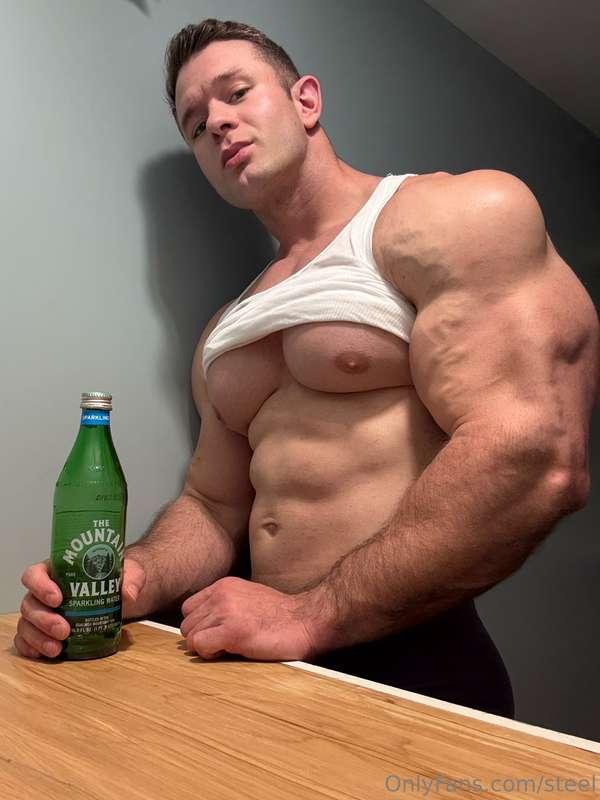You wanna suck the boss under the bar?😏
