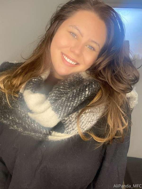 Don't let this picture fool you, I'm freezing