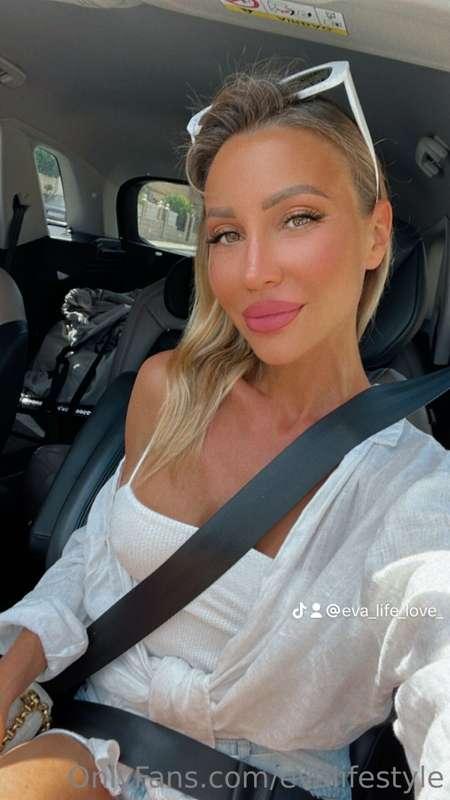 https://instagram.com/eva_life_love_?igshid=MzRlODBiNWFlZA==