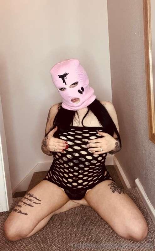 I'm a bitch, I'm a tease, l'm a goddess on my knees ⛓️