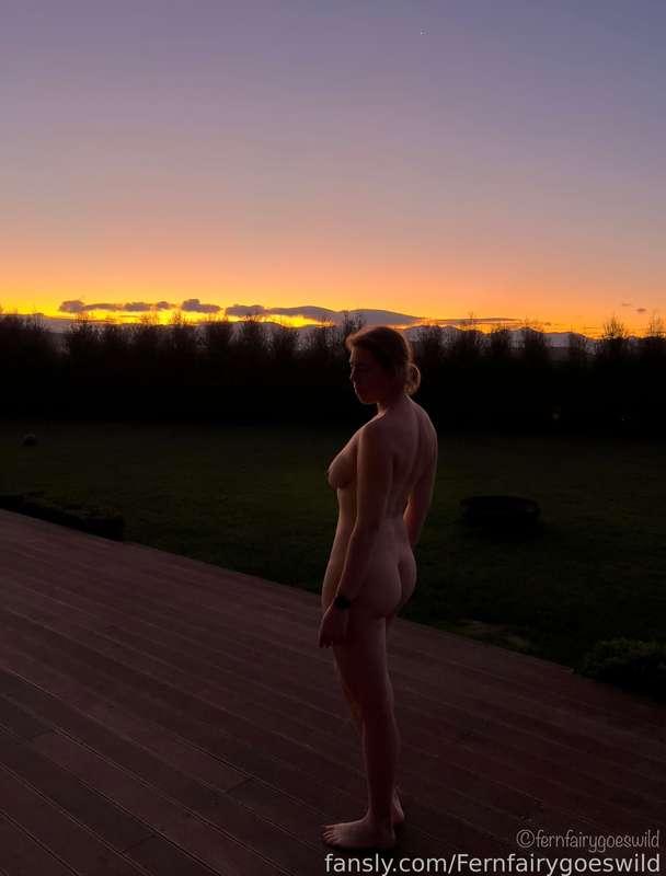 And one more shot from the sunset. 

#outdoors #nudist #naturist #artistic #classy #mature #milf #butt