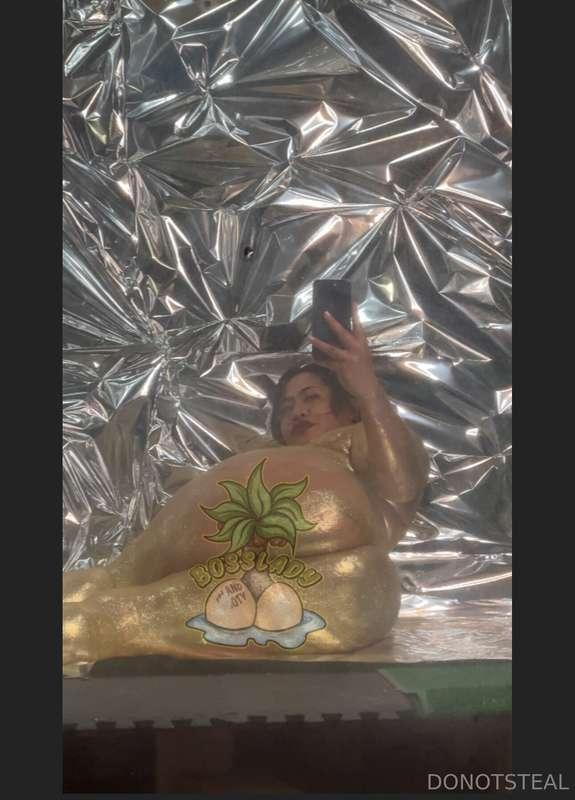 Did u like the solo gold glittery booty content?😝