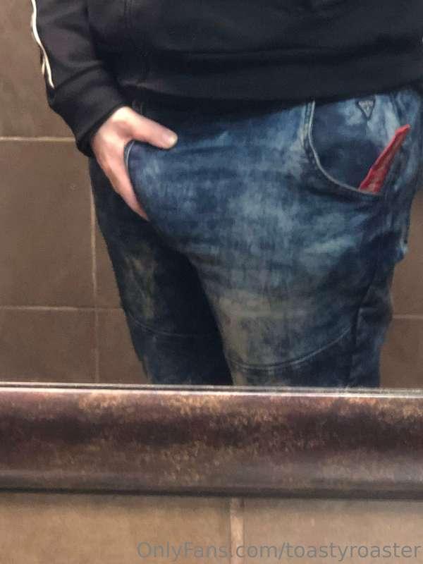 Even in jeans its hard to hide 😜