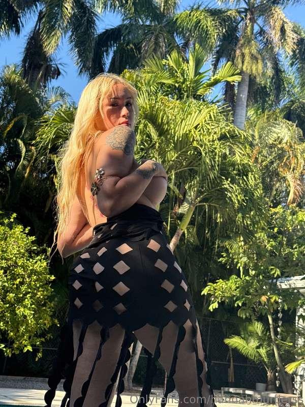 i need a good ass eater for all this 🎂