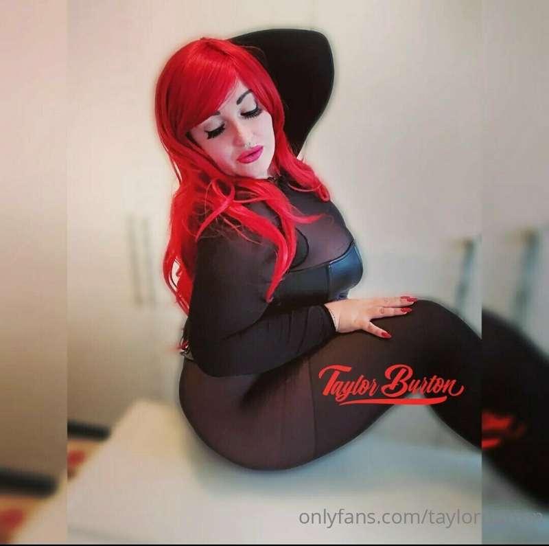 do you like that nylon catsuit? 🖤♥️