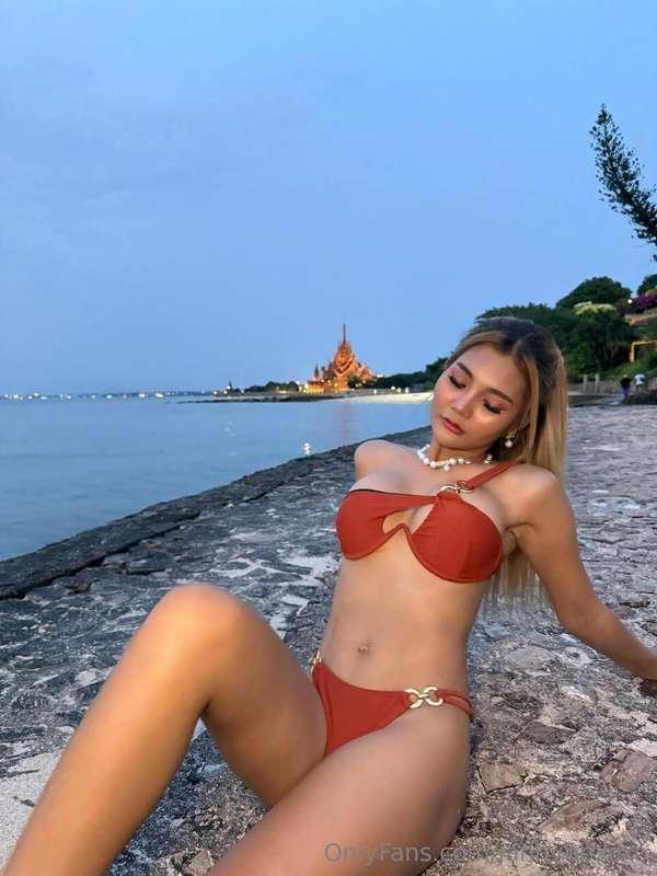 The tighter the bikini, the dirtier the thoughts. 👅