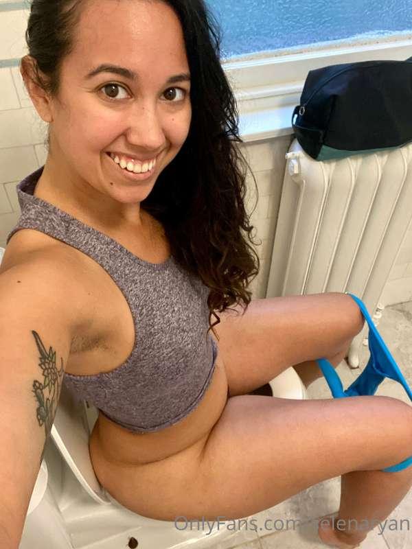 sweaty to0ilet photoshoot :)