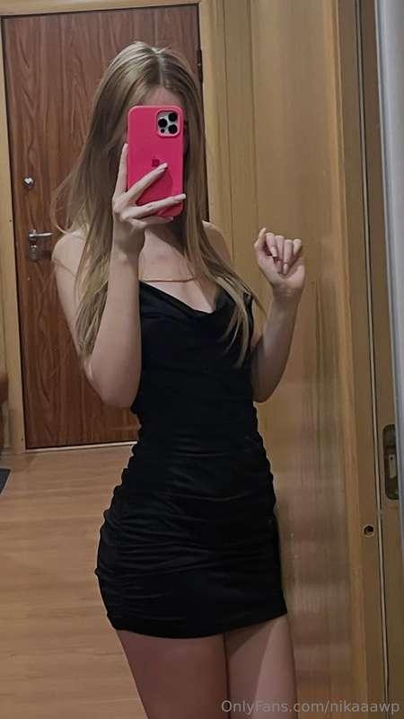 I adore this black dress! 🖤 Planning to go on a big shopping..