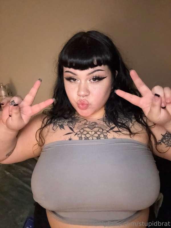 swipe to pull up my shirt 🩷