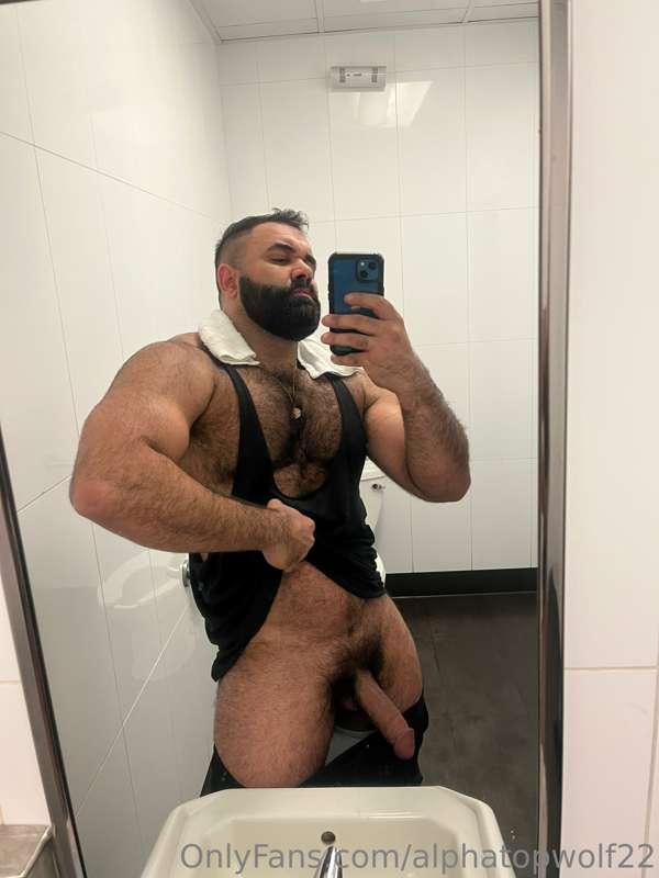Got horned up during my workout 💪🏽😏
Who wants to suck Daddy’..