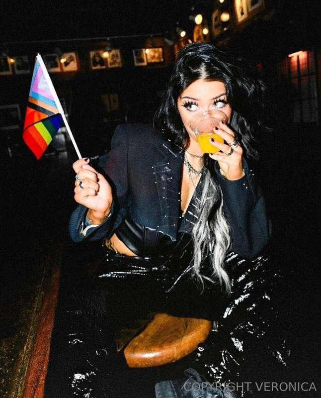 HAPPY MF PRIDE MONTH, I LOVE YOU BEAUTIFUL HUMANS SO MUCH !!..