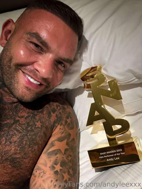 I won!! Male performer of year! Thank you for everyone who v..
