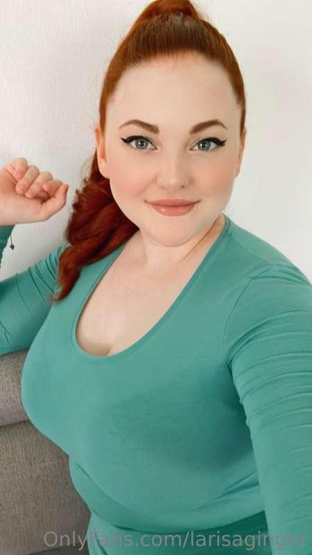 Nothing is so sweet as to see a wet and perfect pussy squeez..